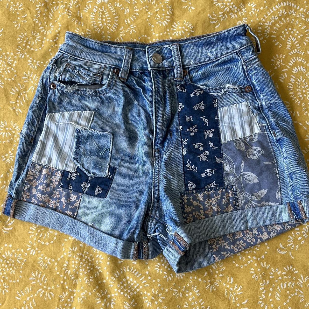 American Eagle Mom Short Size 000, waist: 22” #AE... - Depop