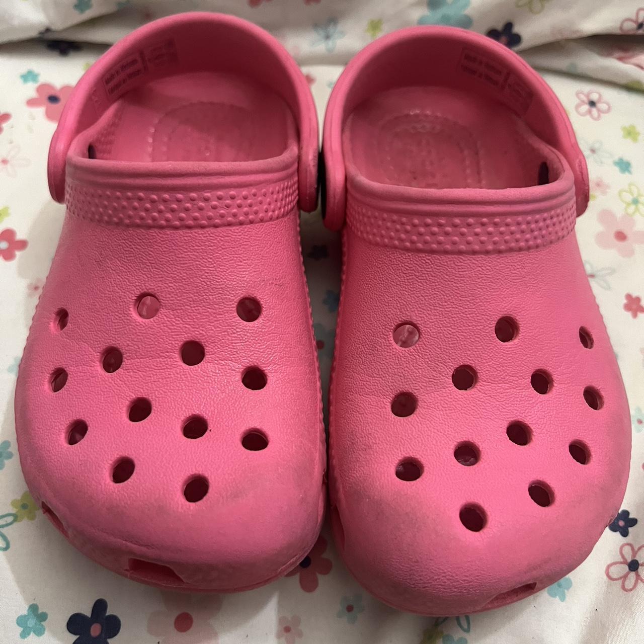 nåde drivhus Om Pink crocs in size C9 little girls - Depop