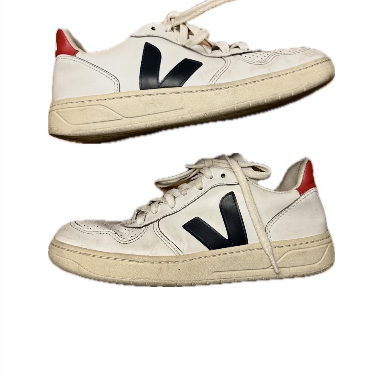 Veja on sale v10 navy