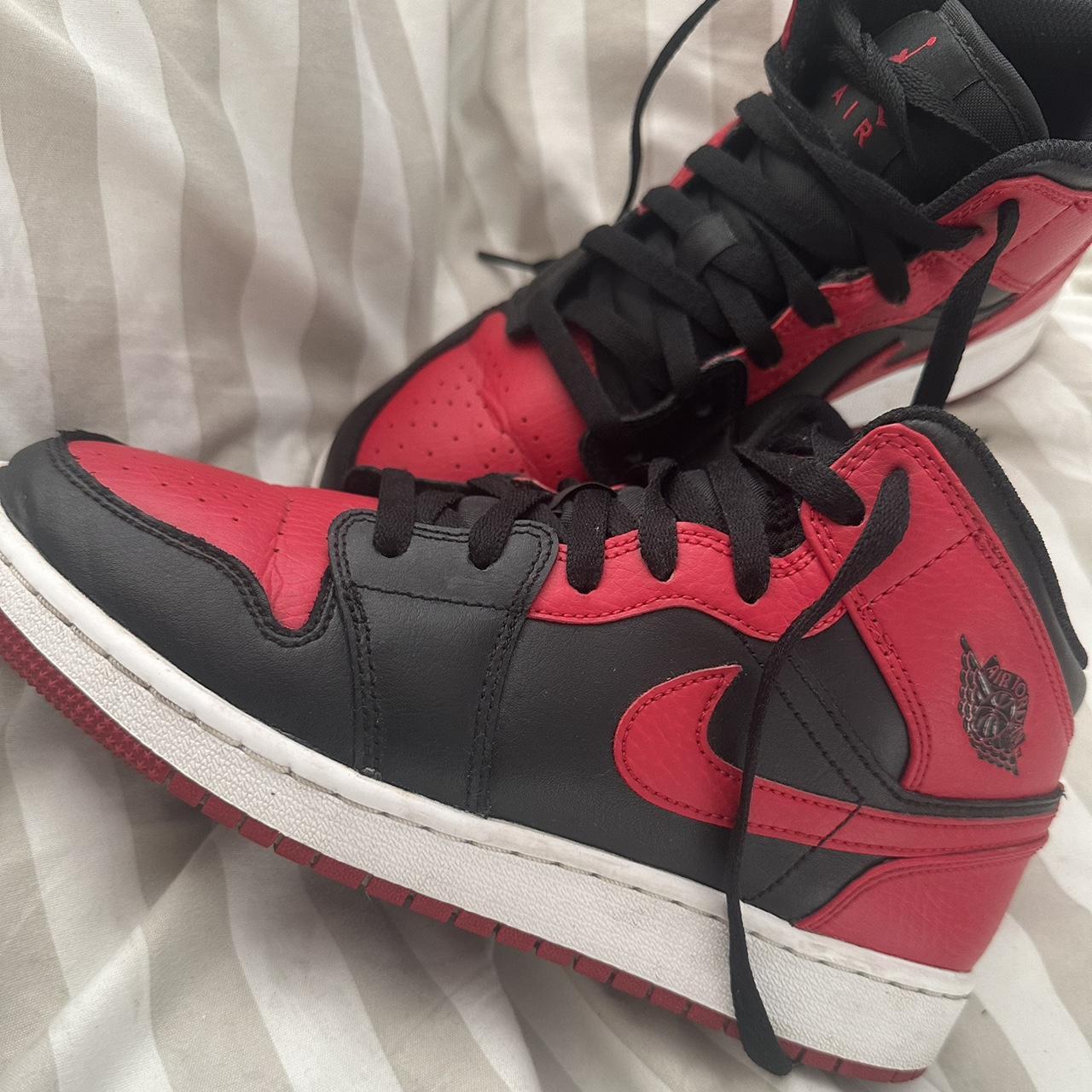 womens jordan 1 mid red