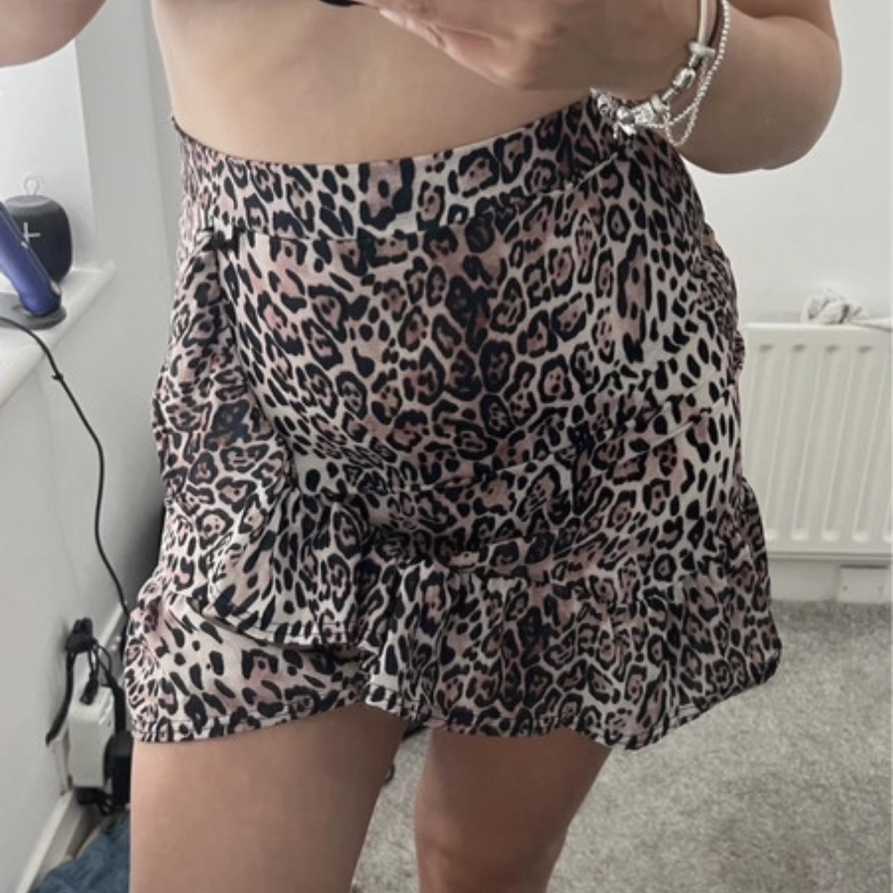 Pretty little thing hot sale leopard print skirt