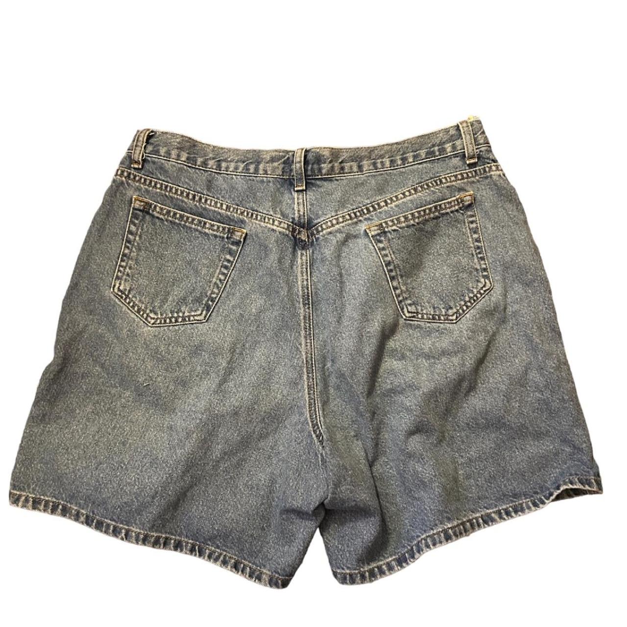 Liz Claiborne Women's Shorts | Depop