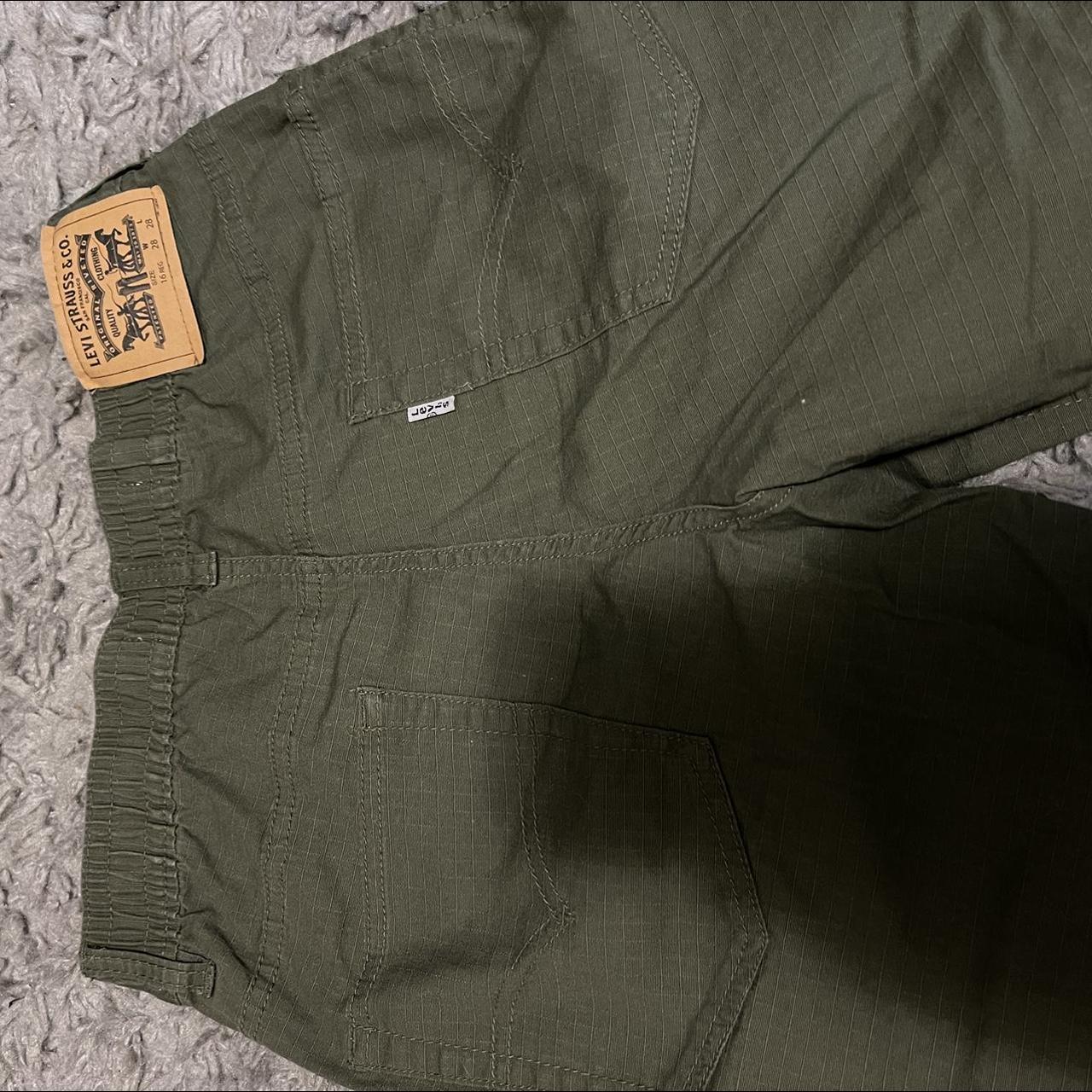 Levis cargo pants - Depop