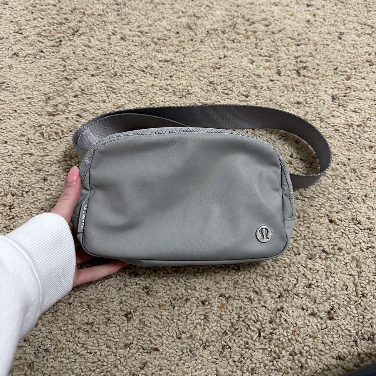 Lululemon Belt Bag silver outlet