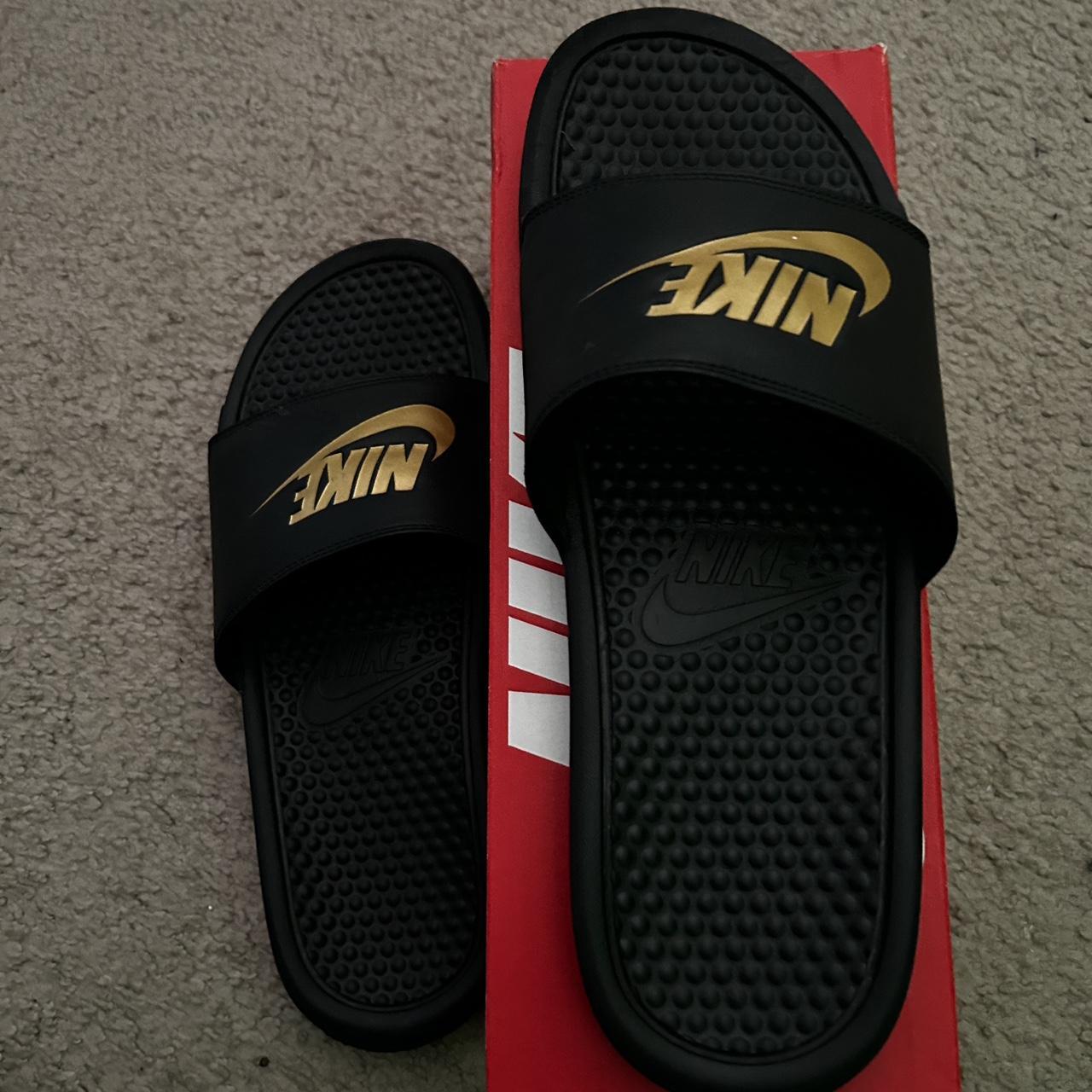 Nike Men's Black and Gold Slides | Depop