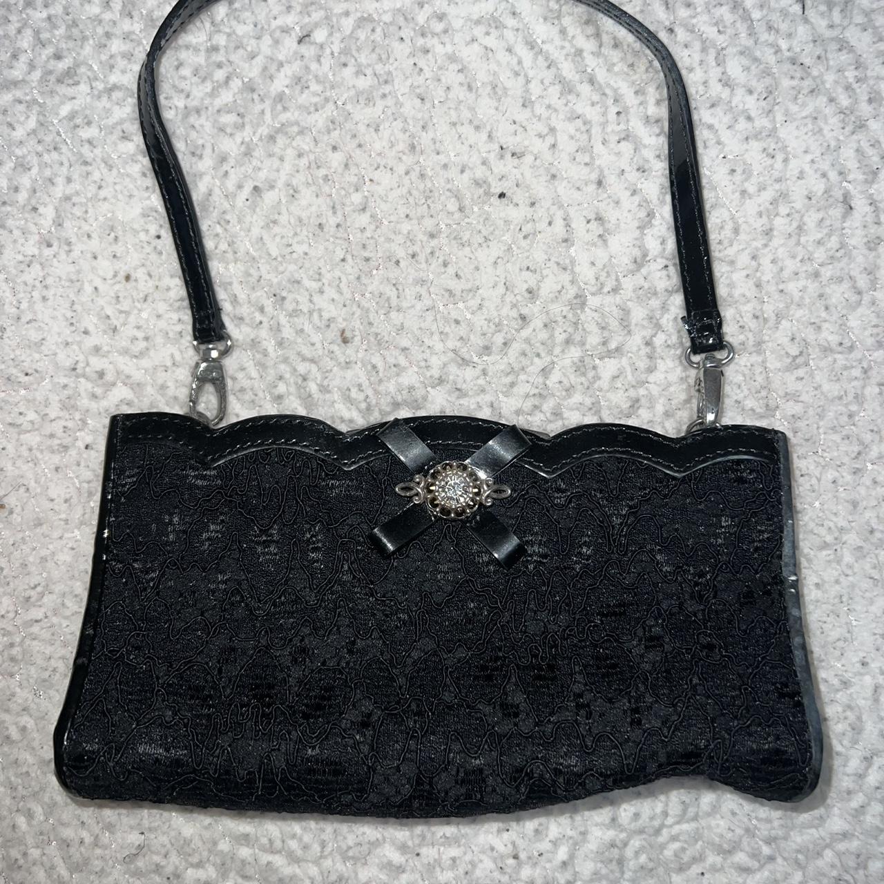 item listed by iyp0phr3n1a