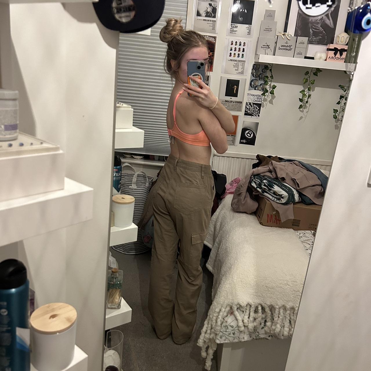 stradivarius cargos beige