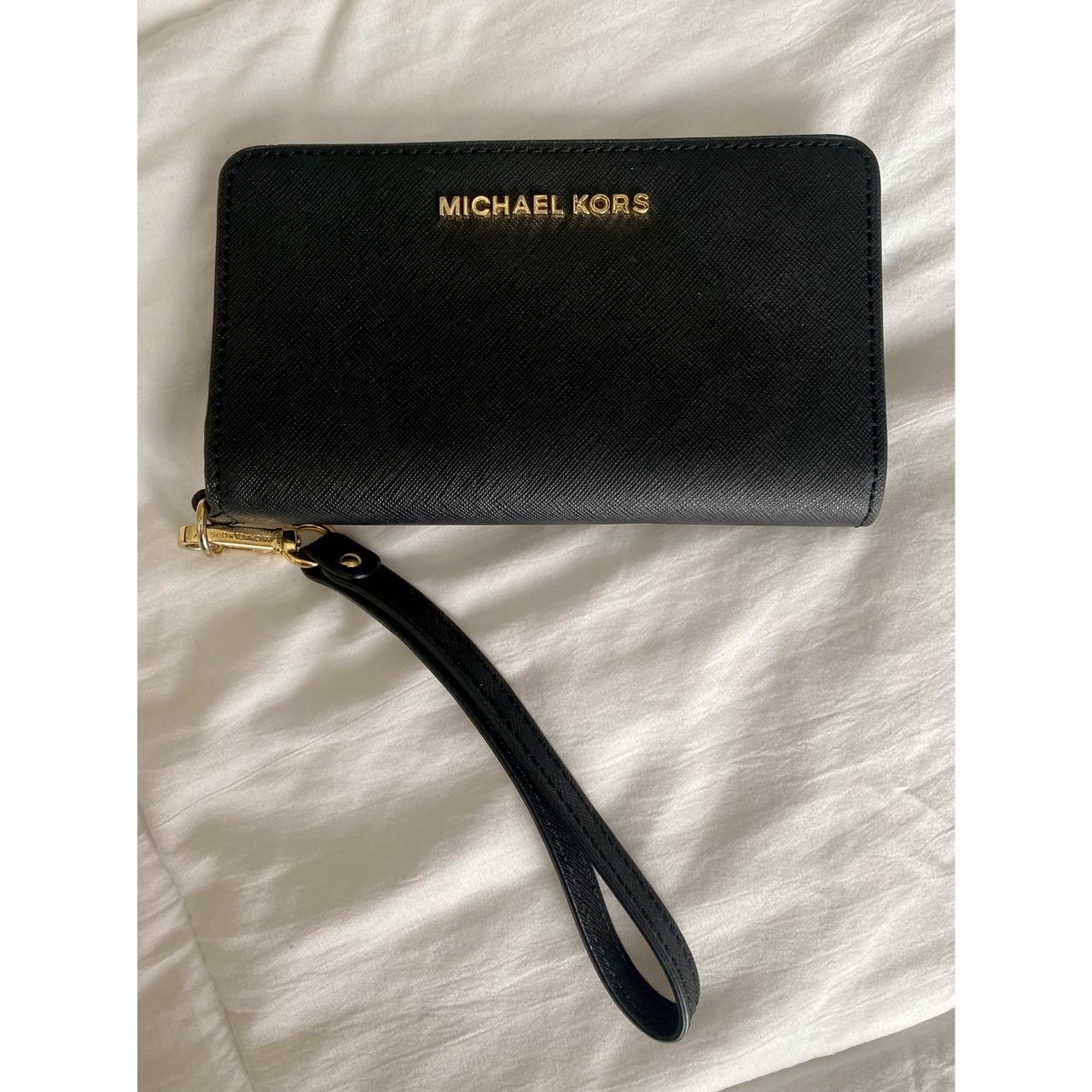 Michael Kors Wristlet wallet! #michaelkors #wallet - Depop