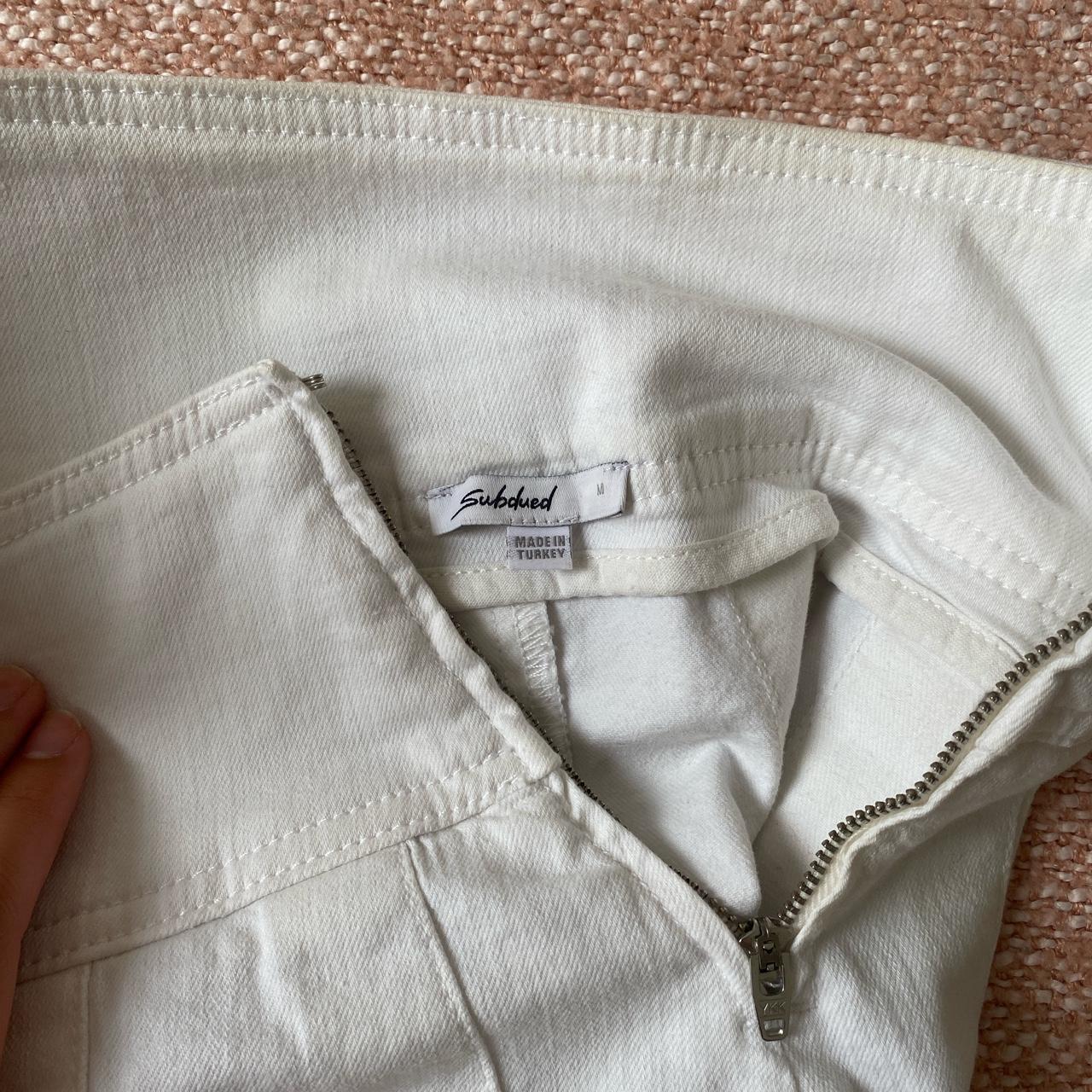 Subdued white pleated mini skirt 🤍 Lovely basic for... - Depop