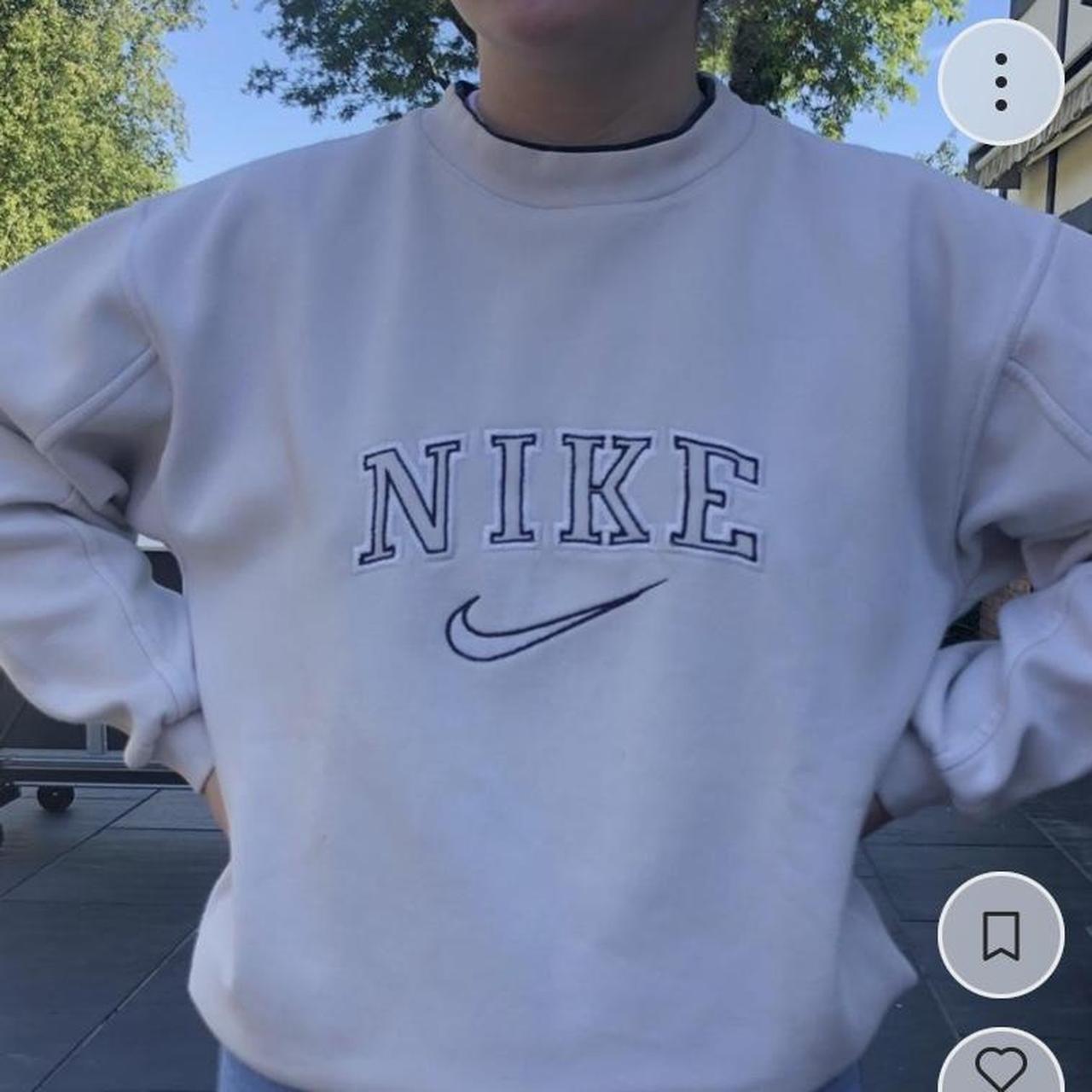 Beige Nike sweatshirt