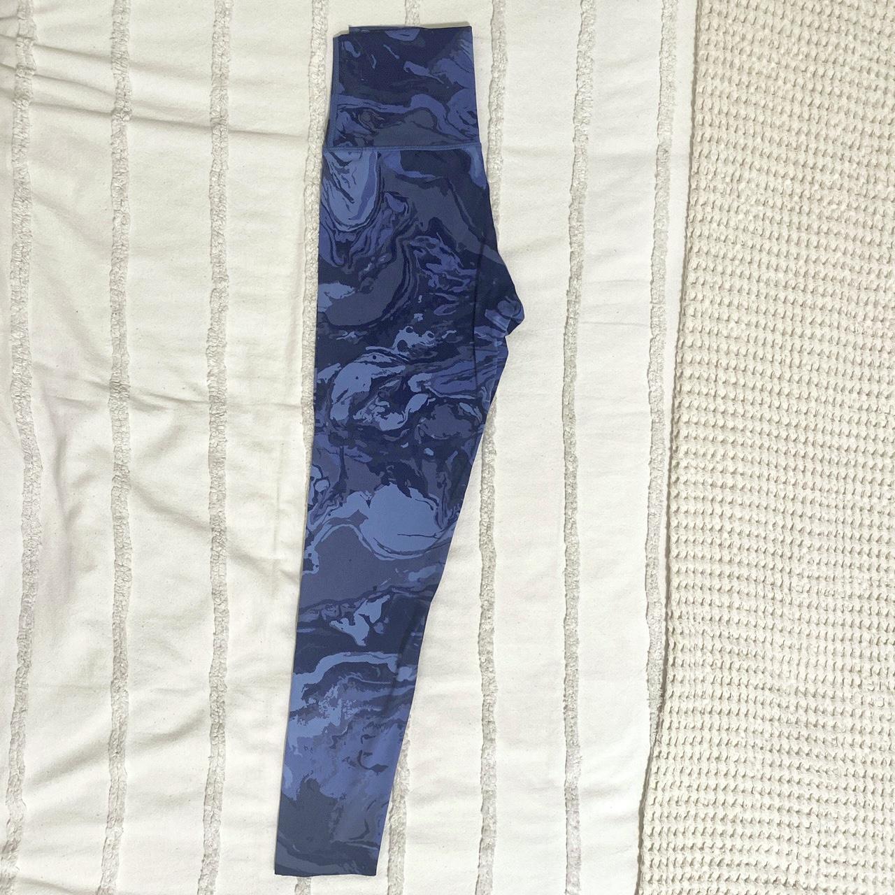 american eagle leggings blue and black patterned - Depop