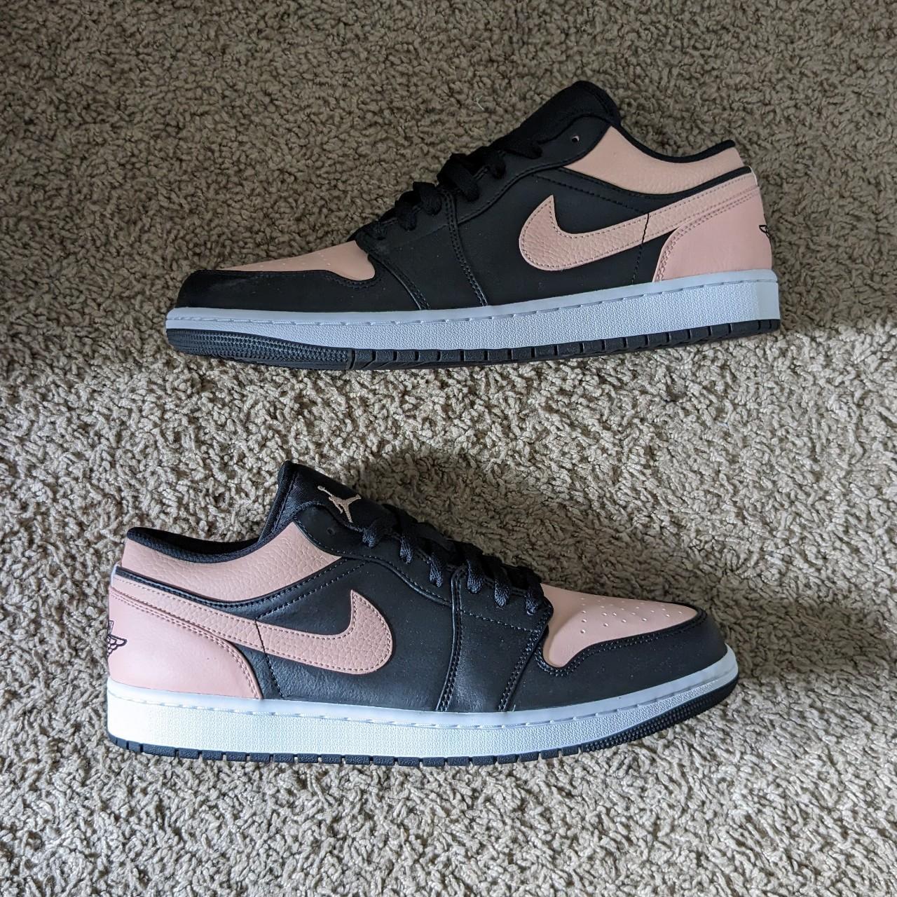 Nike Men's Black and Pink Trainers
