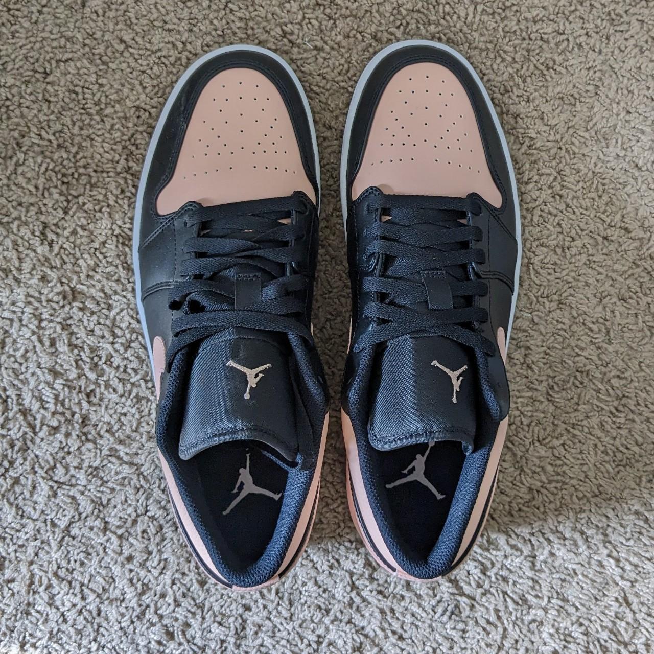 Nike Men's Black and Pink Trainers (2)