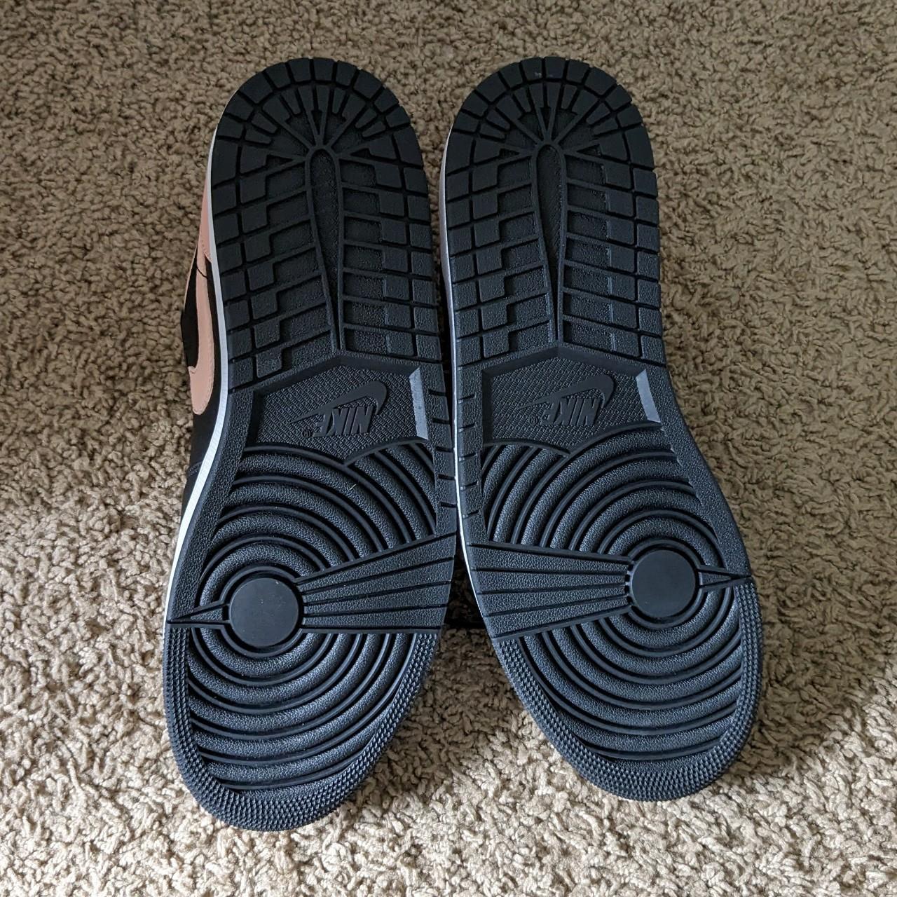 Nike Men's Black and Pink Trainers (3)