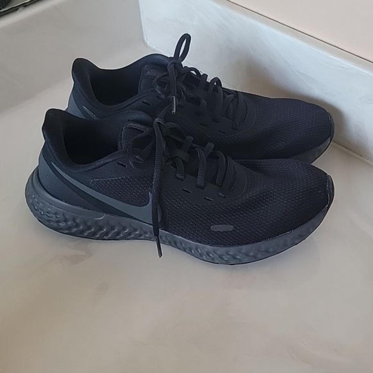 cheap black nike runners