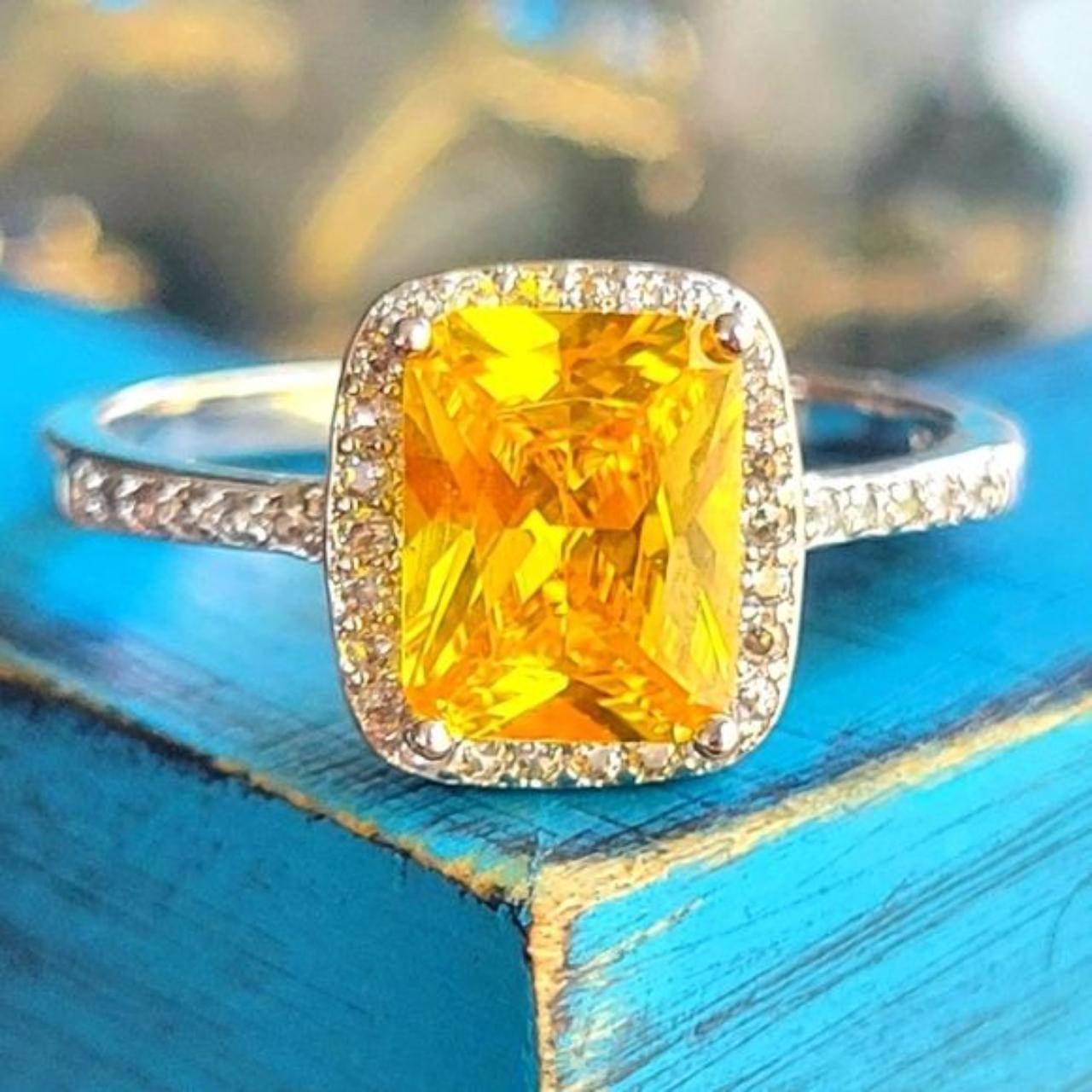 Women's Yellow and Silver Jewellery Depop