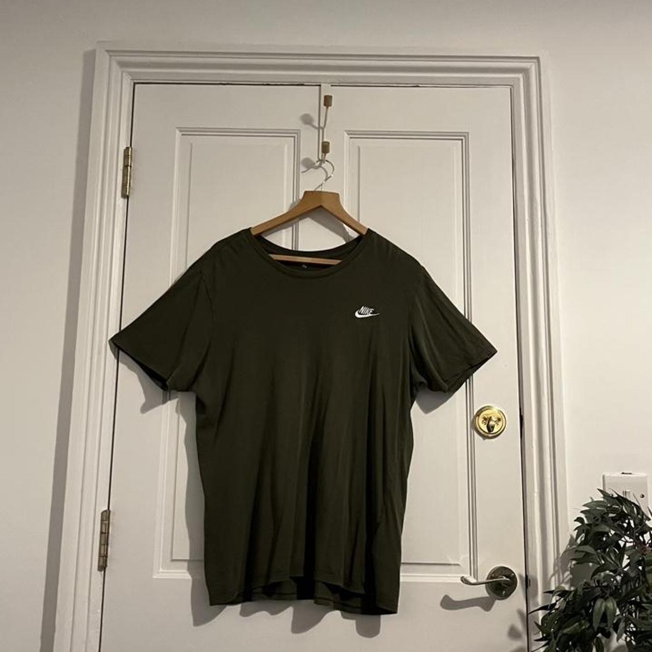 Nike Men's Green Tshirt Depop