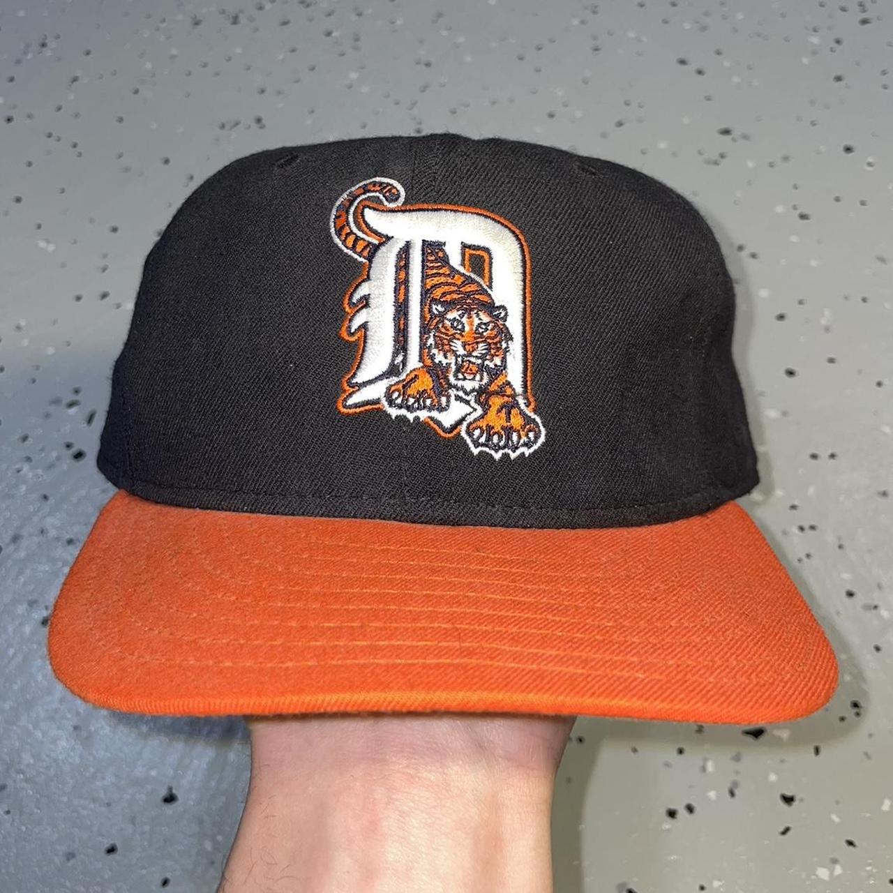 Vintage Detroit Tigers snapback hat in navy. From - Depop