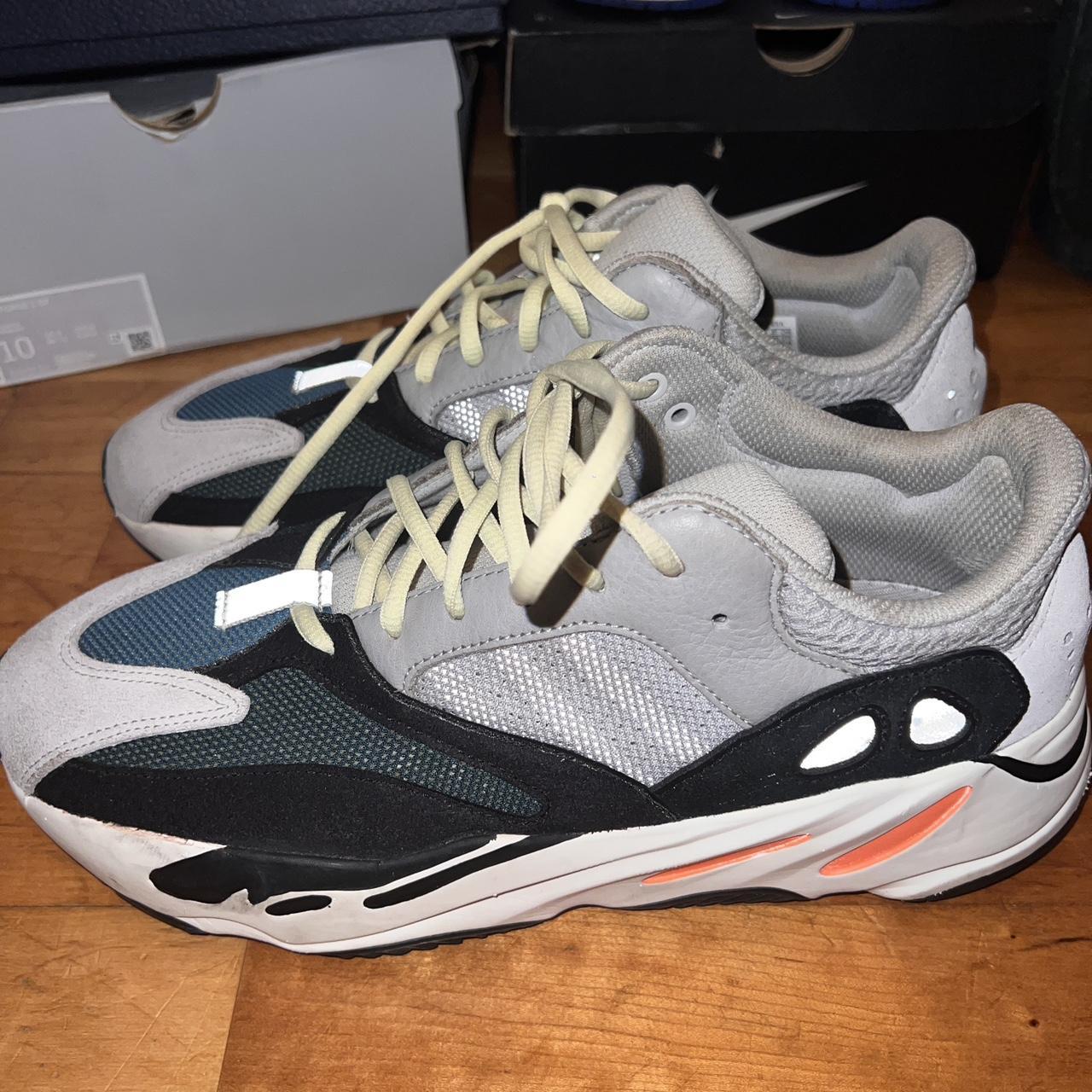 yeezy wave runner size 10