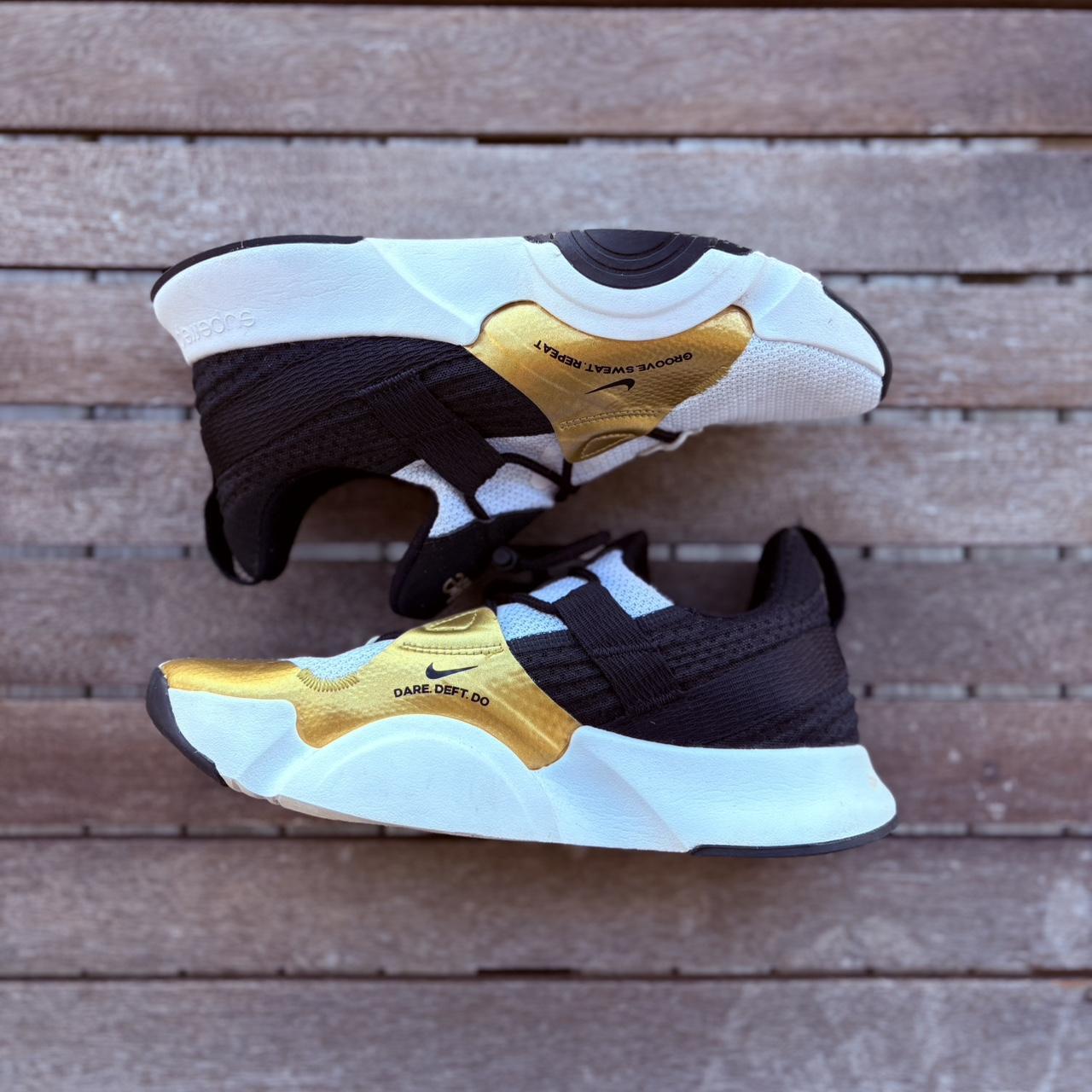 nike groove trainers