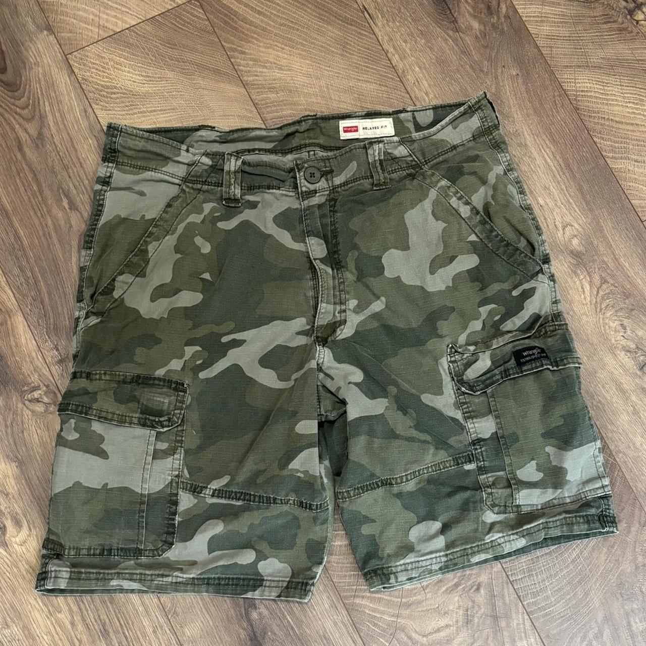 Camo wrangler cargo shorts. Size 34. No flaws. - Depop