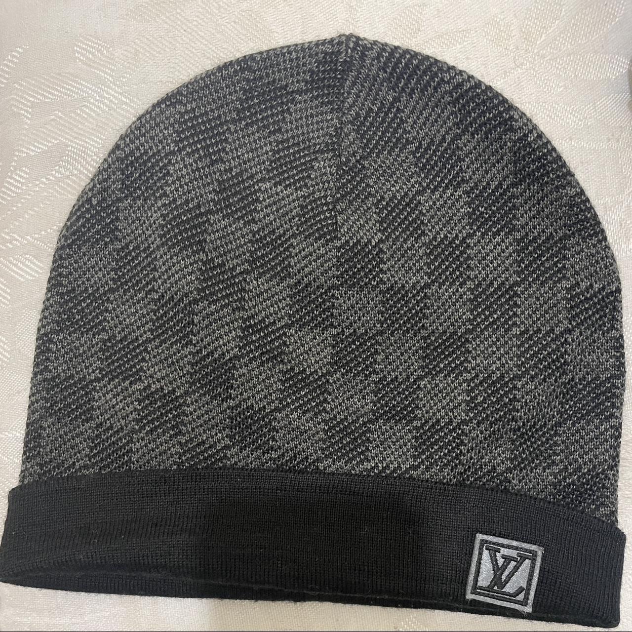 Lv monogram beanie - Depop