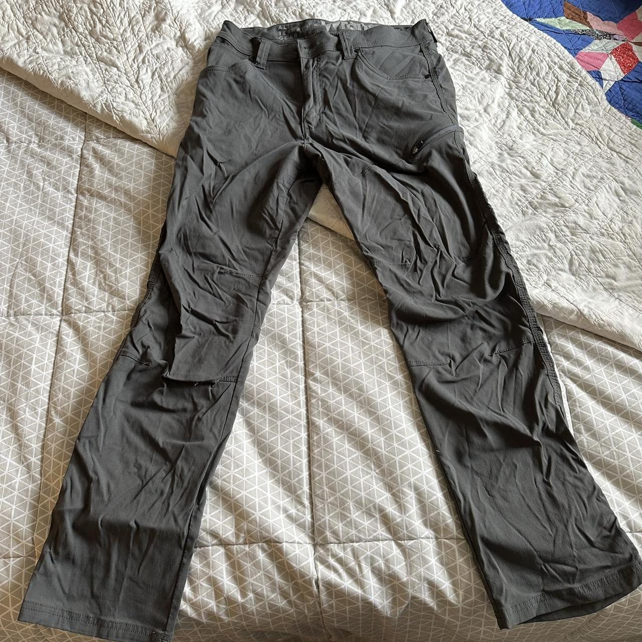 wrangler hiking pants, no size but fits M/L - Depop