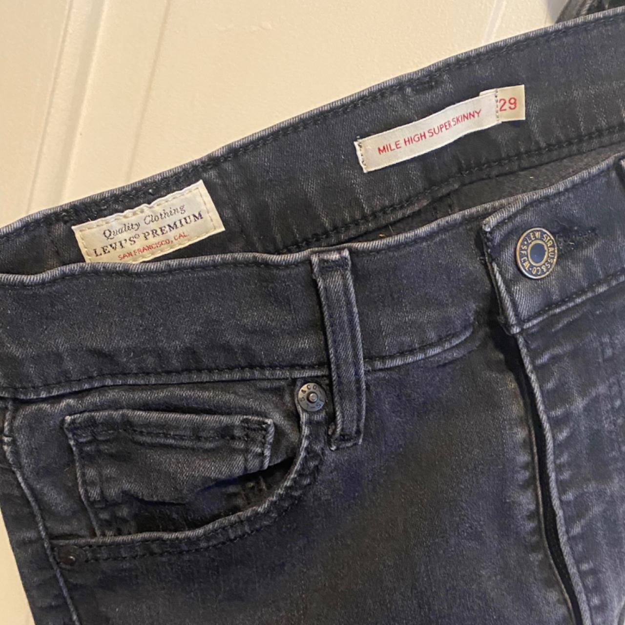 item listed by eelhsascloset