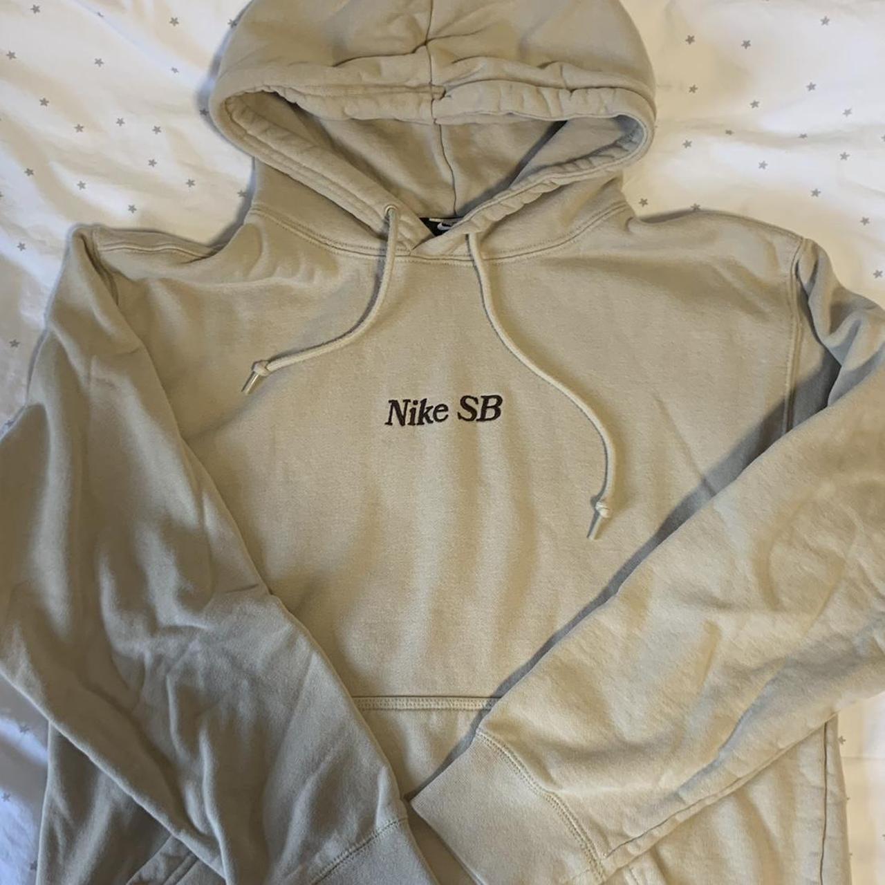 Nike hoodie Barely worn x - Depop
