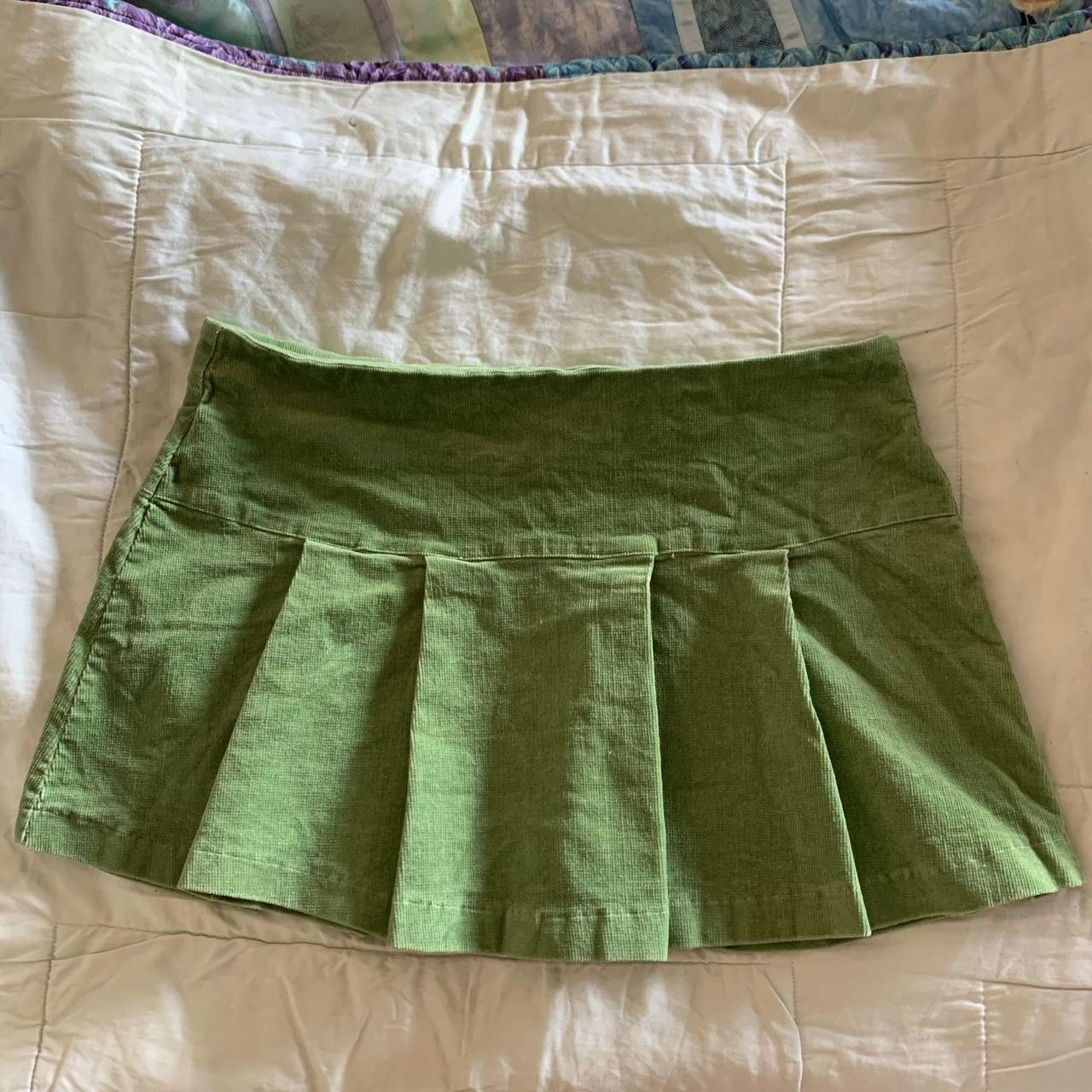 Vintage green Y2K pleated mini skirt size 10 to 12,... - Depop
