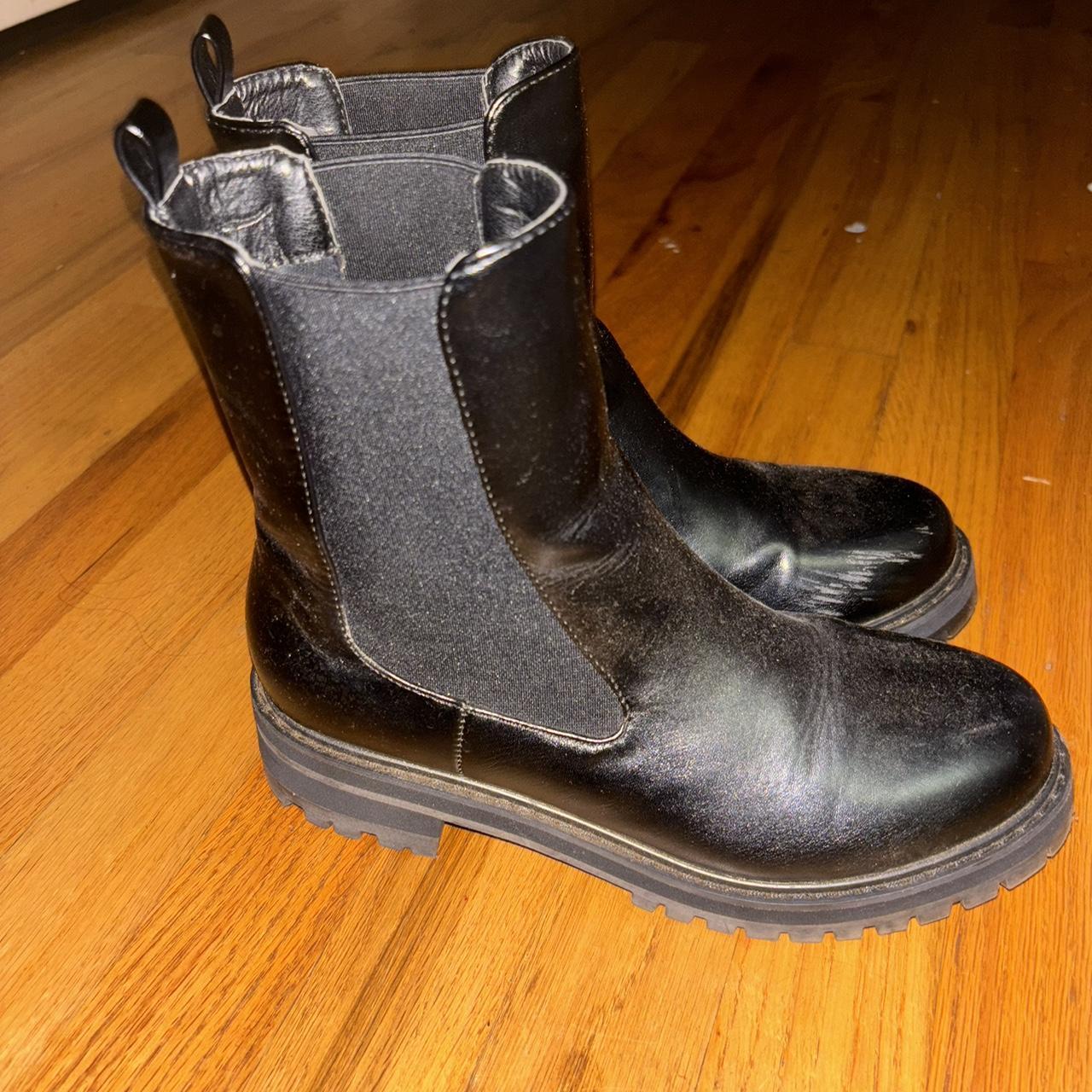 Black leather Chelsea ankle boots with a 2