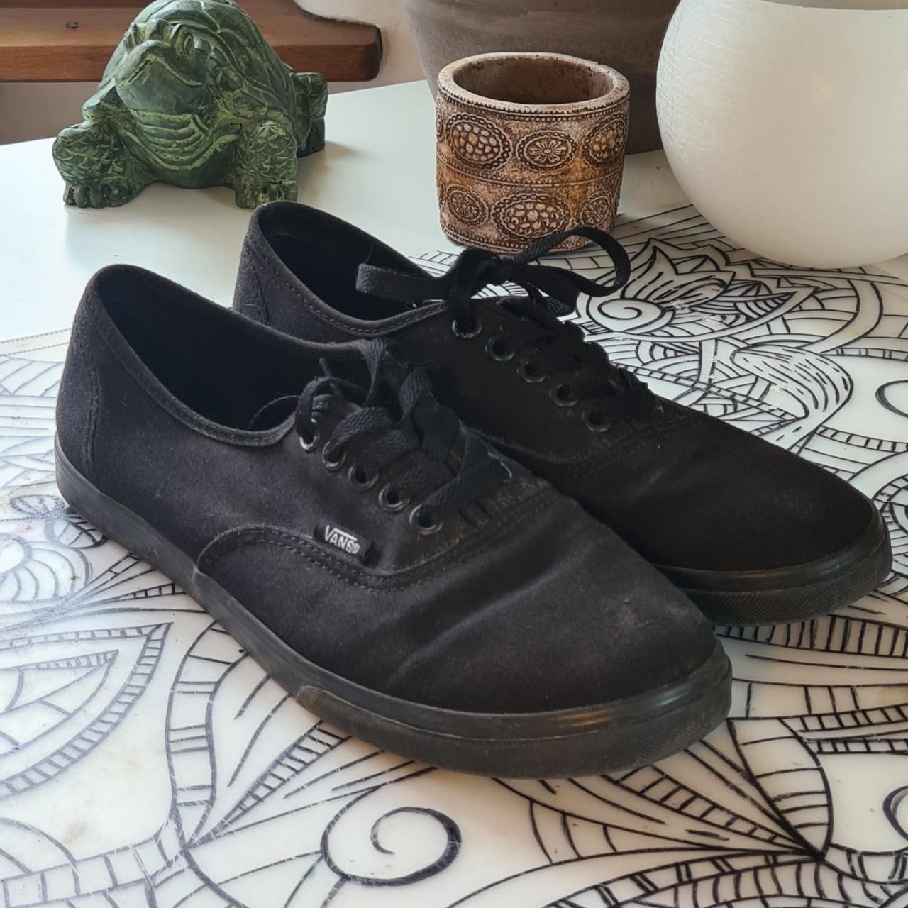 Chaussures de ville vans taille 39 Depop