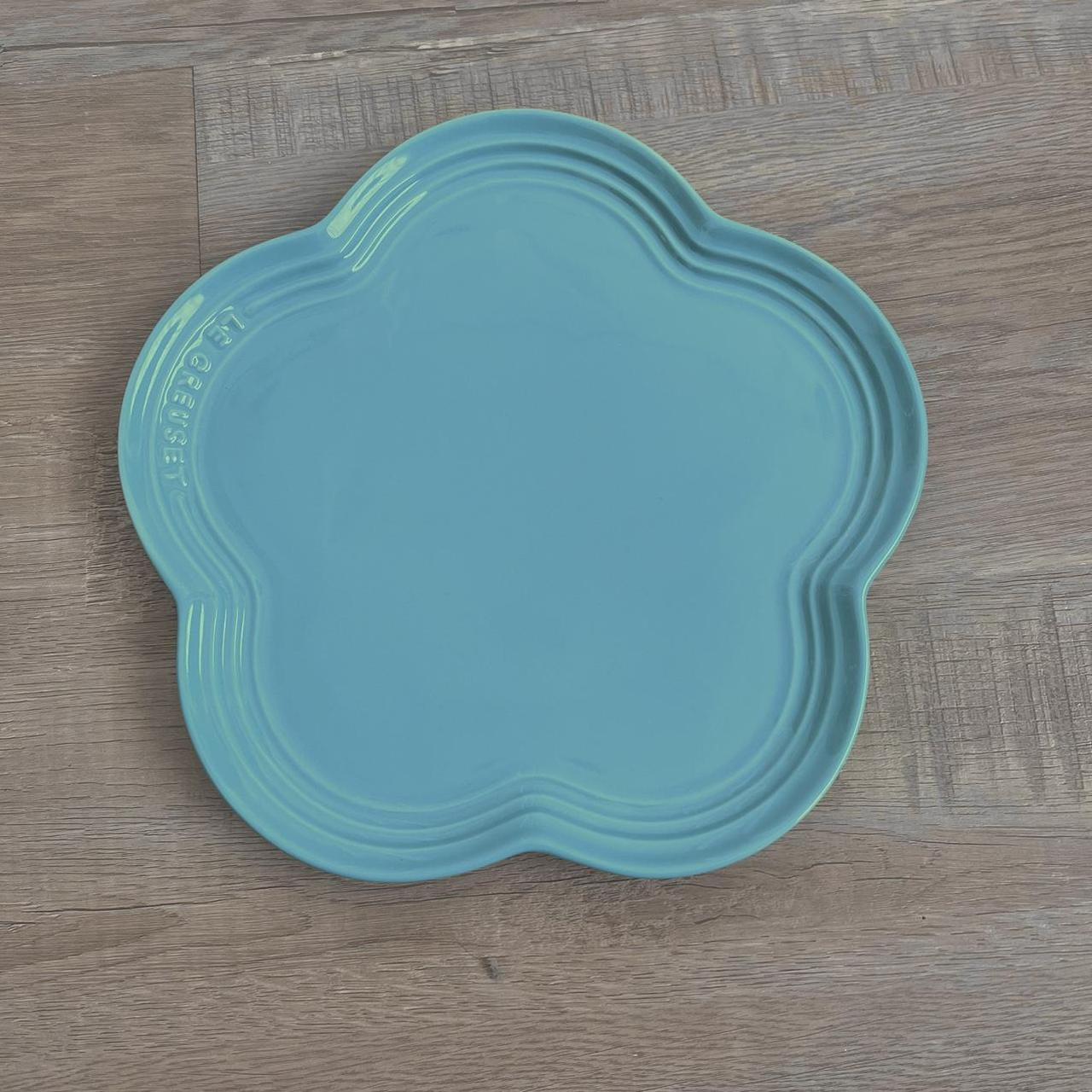 Le creuset deals flower plate