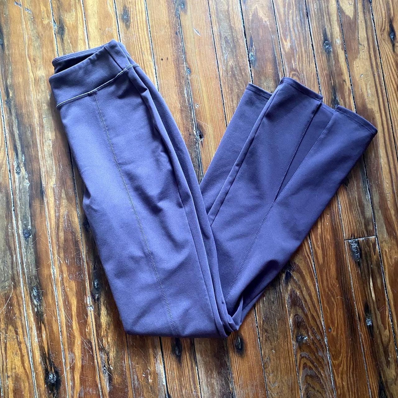 Alo Yoga split hem flare pants- size XS (2-4) barely - Depop