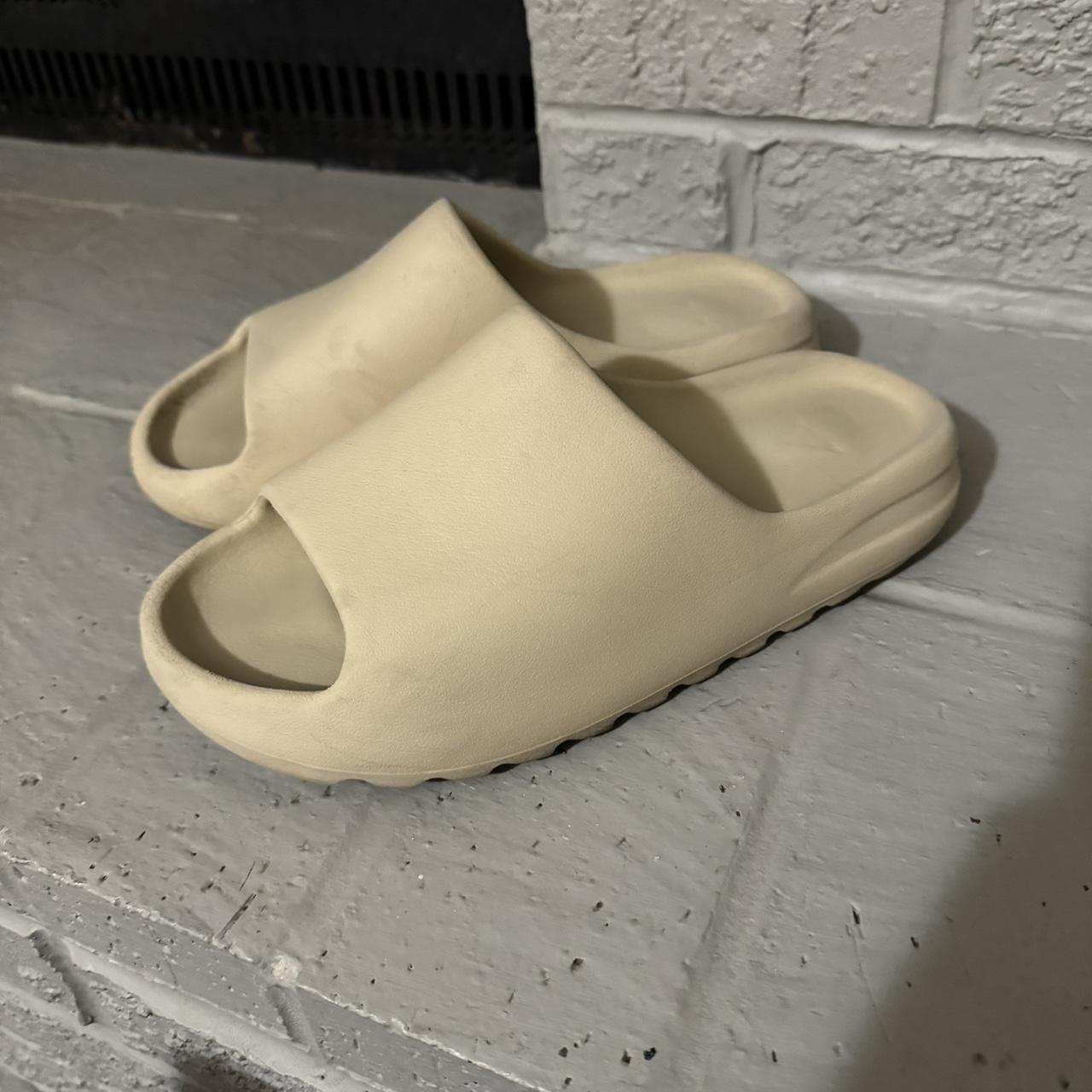 Tan deals yeezy slides