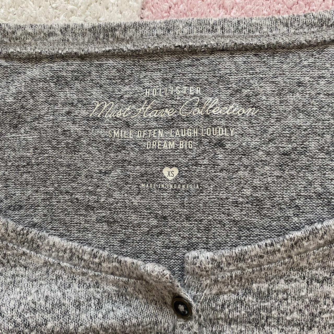 absolutely adorable grey hollister henley