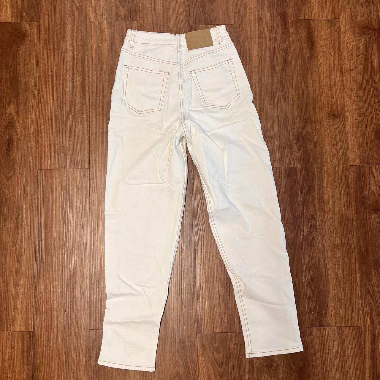 H&M - White Fits like a Straight Leg Jean Size - 4... - Depop