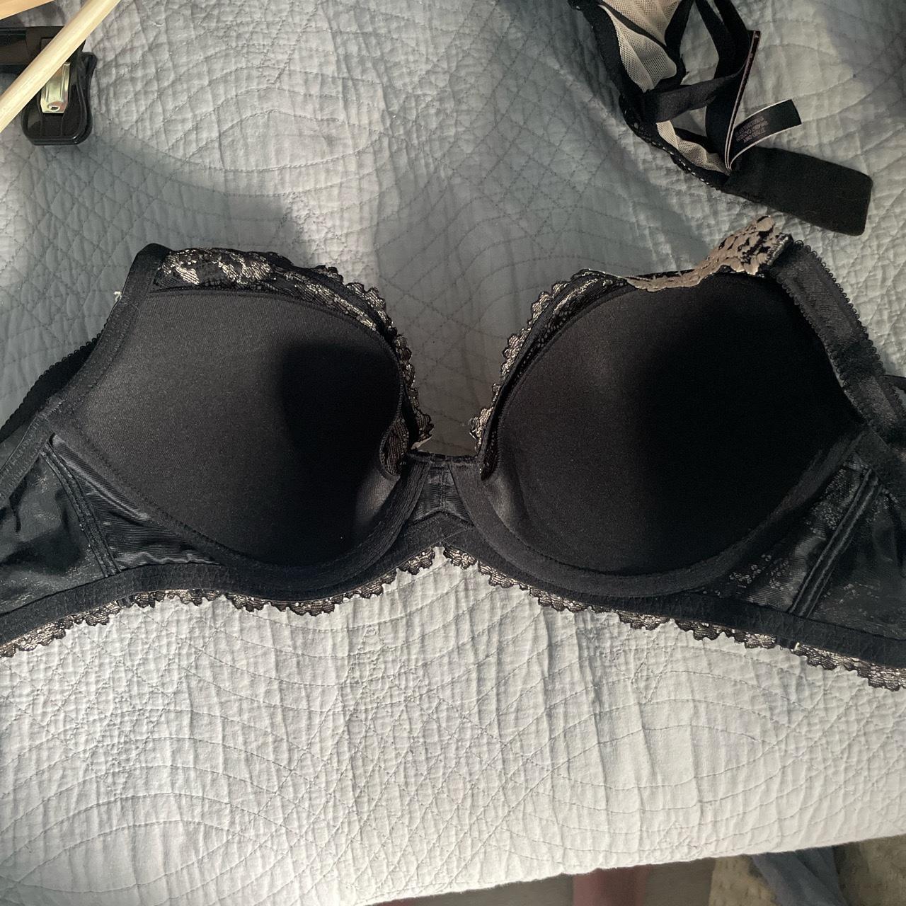 Wacoal 32dd lined lace bra Worn few times in great - Depop