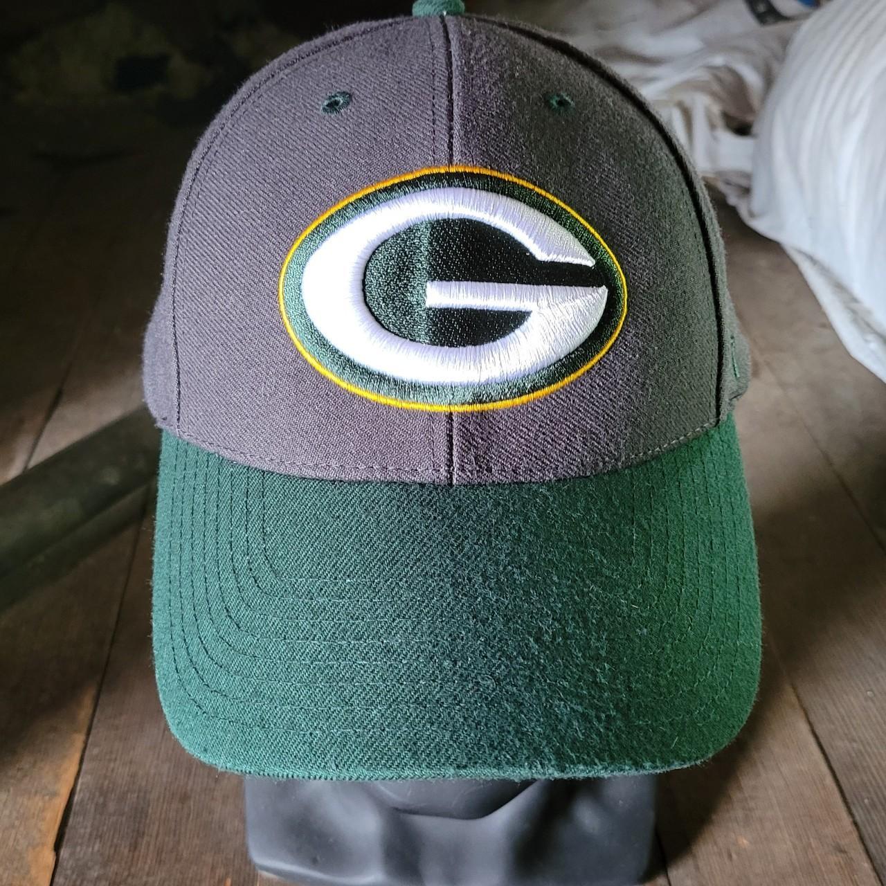 grey packers hat