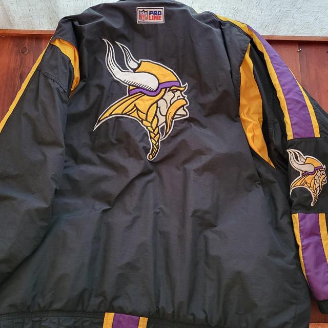 Mens 1990s/2000s era Minnesota Vikings NFL Football - Depop