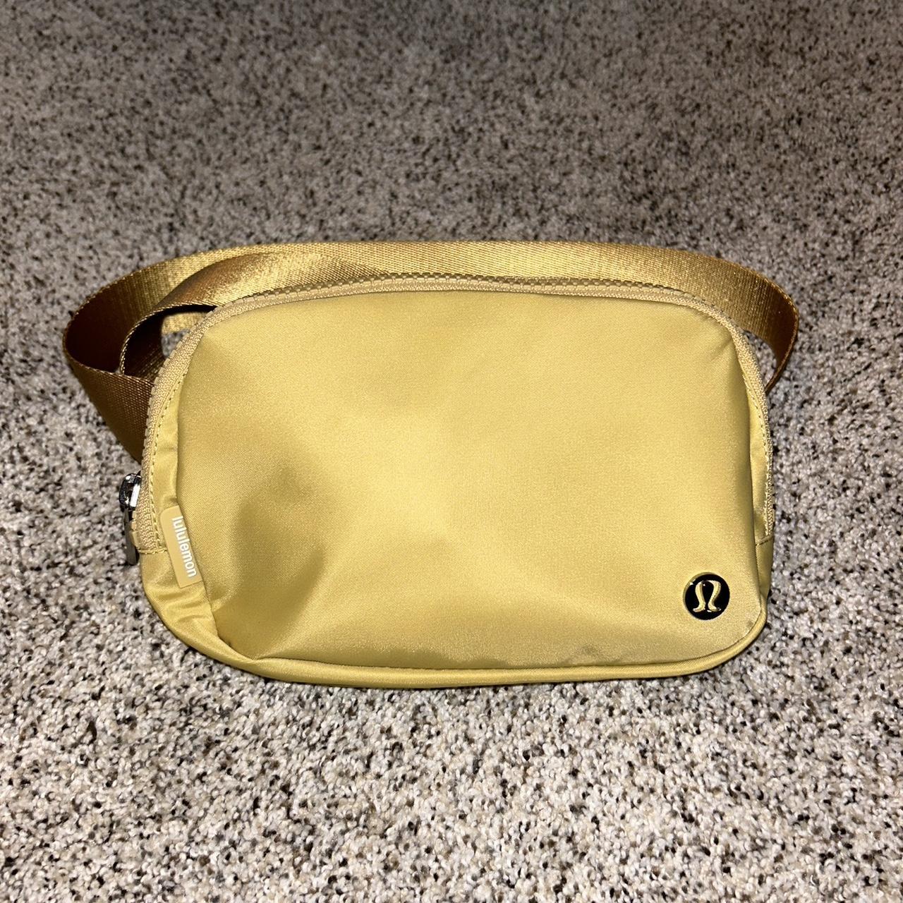 Lululemon belt bag golden sand outlets