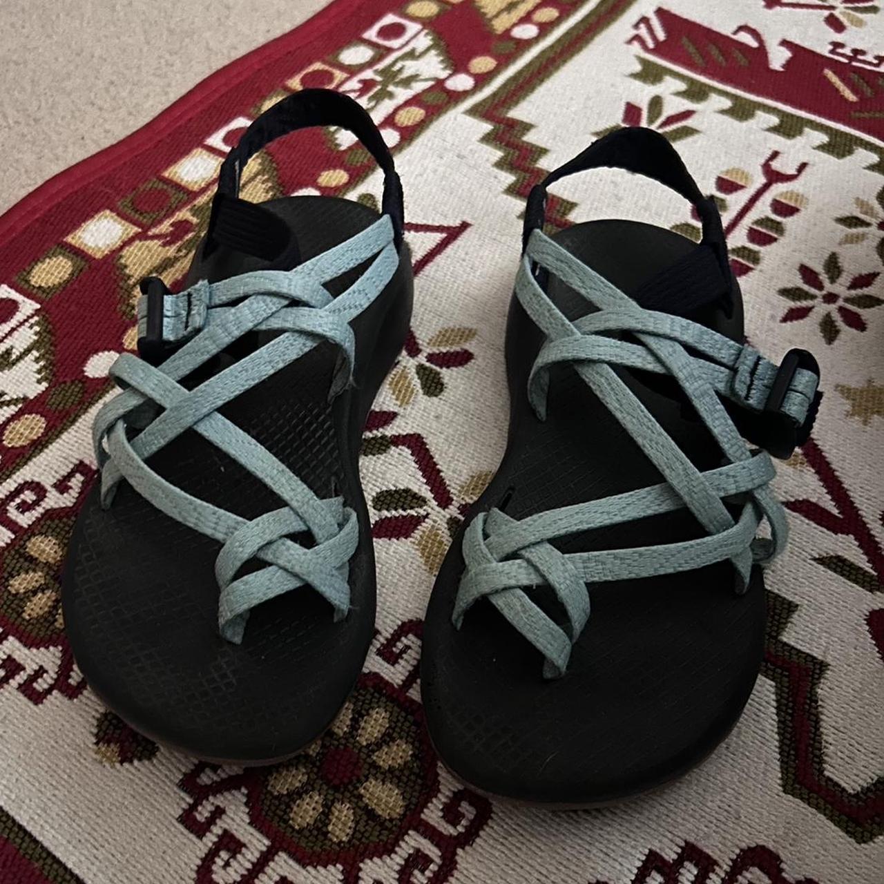 chaco hiking shoes