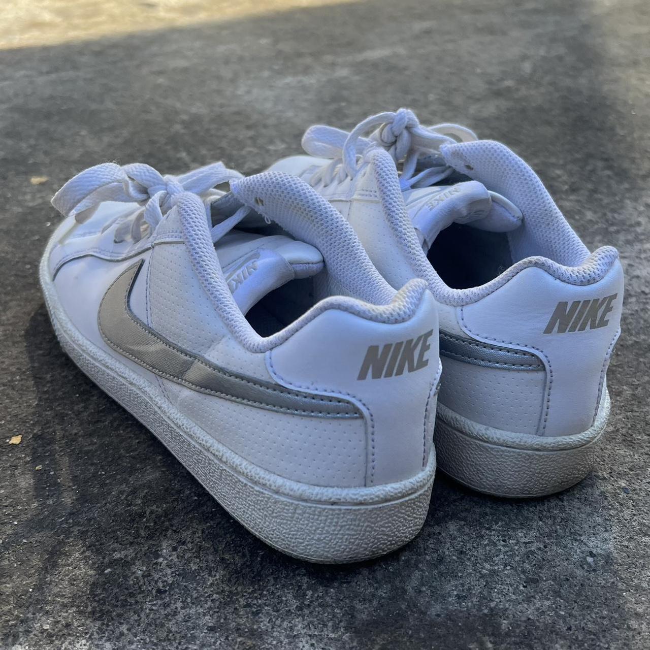 womens gray nike sneakers