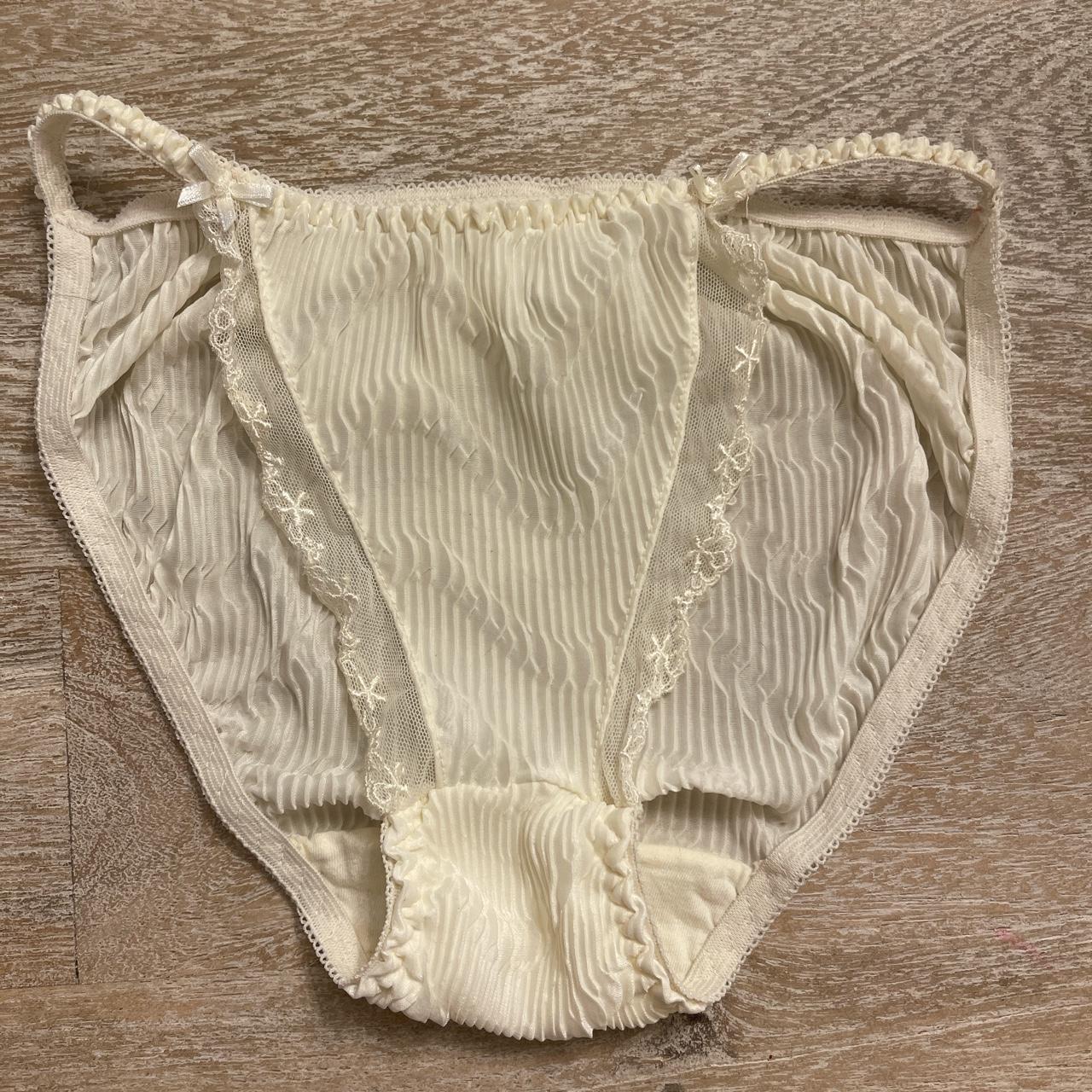 Vintage Panties cream lace 90s - Depop