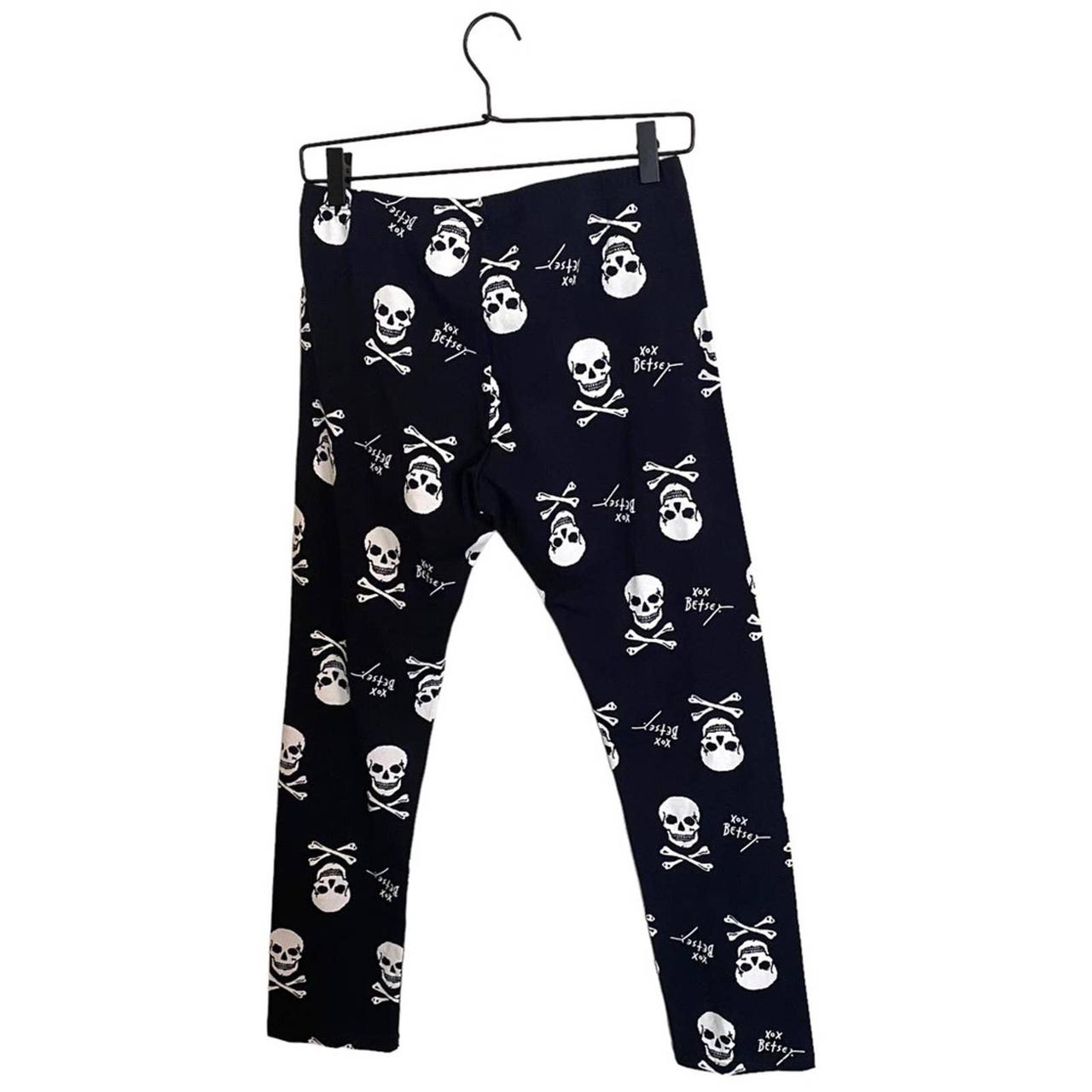 betsey johnson skull leggings