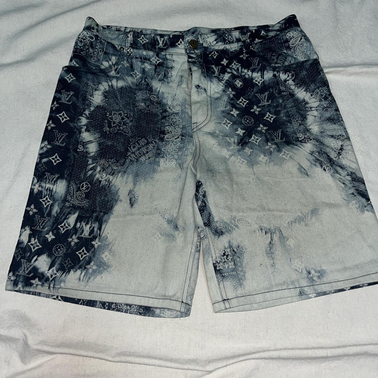 パンツ LOUIS VUITTON Monogram Bandana Shorts Louis Vuitton Blue Bandana Monogram Shorts – Savonches