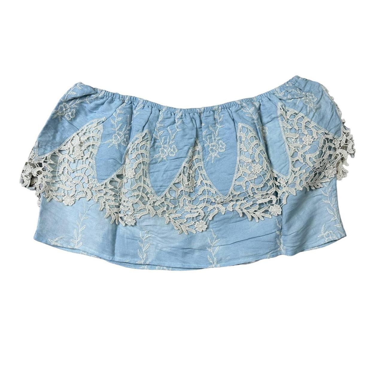 EMBROIDERED CROP TOP IN LACE - BABY BLUE