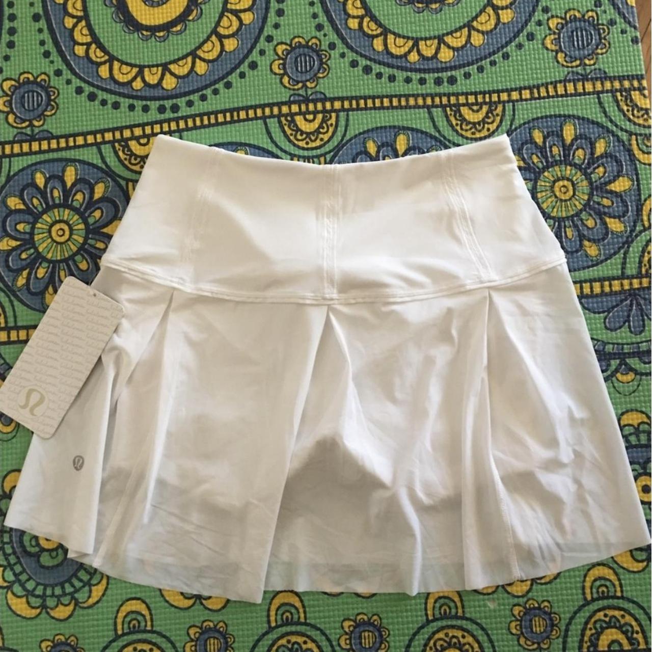 White Lululemon tennis skirt US 4 / EU 36 / AU/UK... Depop