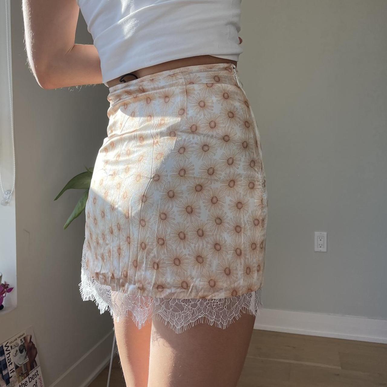 Product Image 2 - SUNFLOWER SKIRT WITH LACE TRIM
•