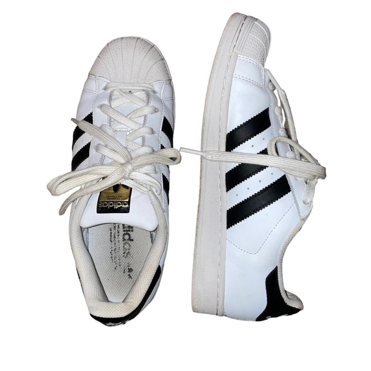 Adidas hotsell superstar lacet